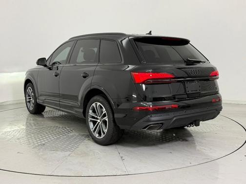2026 Audi Q7 45 Premium Plus