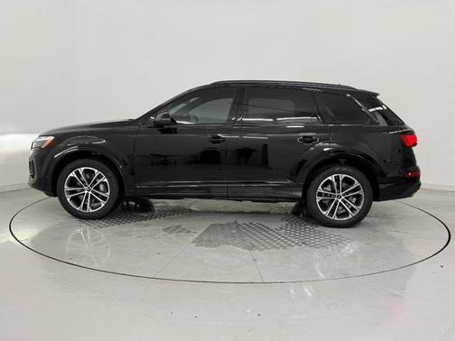 2026 Audi Q7 45 Premium Plus