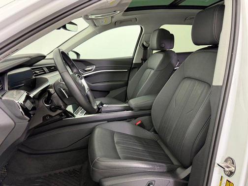2022 Audi e-tron Premium