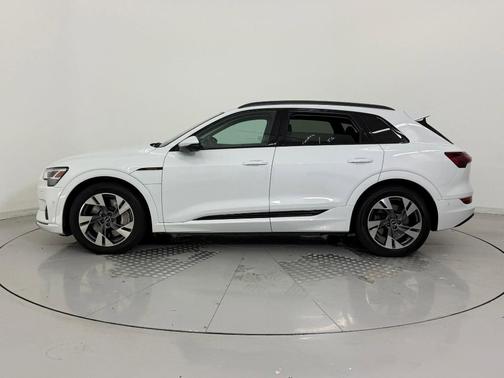 2022 Audi e-tron Premium