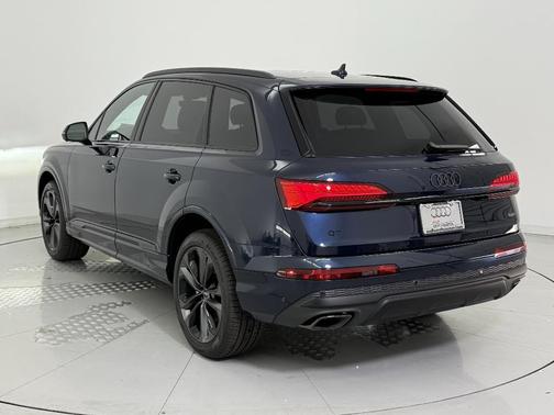 2025 Audi Q7 55 Premium Plus