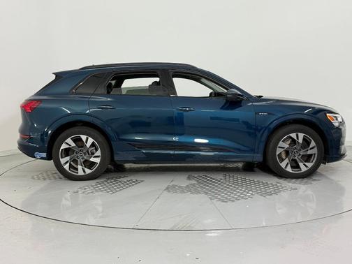 2021 Audi e-tron Premium