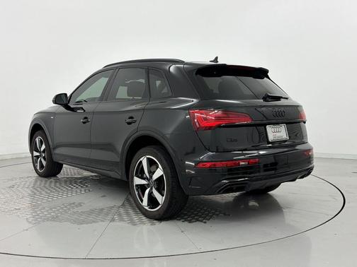 Mythos Black Metallic 2023 Audi Q5 45 S line Premium Plus