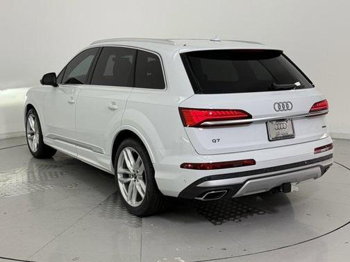 2025 Audi Q7 55 Premium Plus