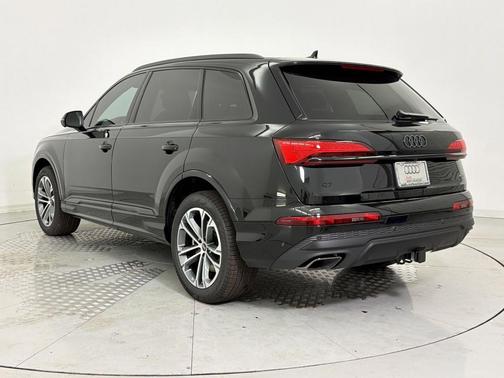 Mythos Black Metallic 2026 Audi Q7 45 Premium Plus
