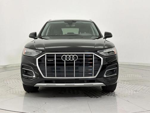 Brilliant Black 2023 Audi Q5 40 Premium