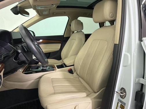 Glacier White Metallic 2022 Audi Q5 45 S line Premium
