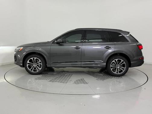 2026 Audi Q7 45 Premium