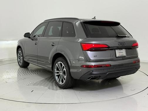 2026 Audi Q7 45 Premium