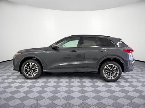 Tambora Gray Metallic 2026 Audi Q5 Premium TFSI quattro S tronic
