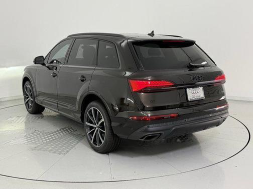 2025 Audi Q7 45 Premium Plus