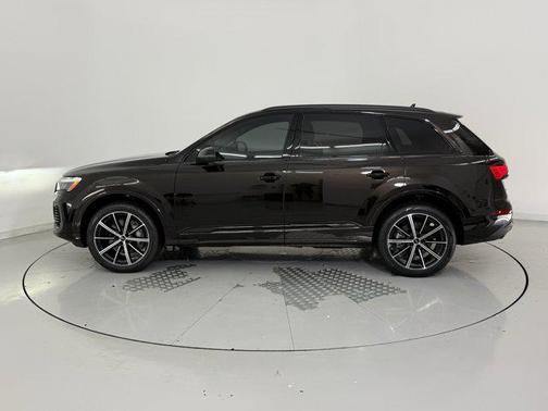 2025 Audi Q7 45 Premium Plus
