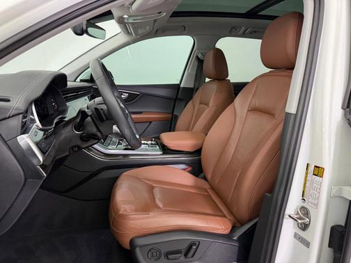 2023 Audi Q7 45 Premium
