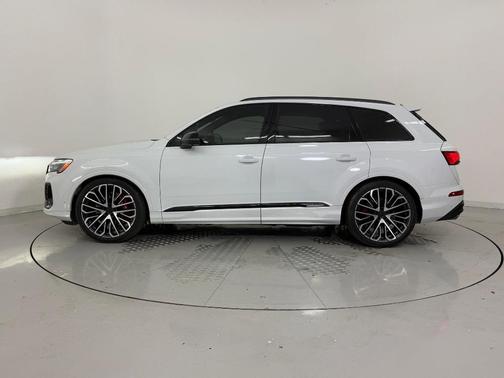 2026 Audi SQ7 4.0T Premium Plus