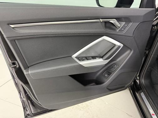 2024 Audi Q3 Premium 45 TFSI S line quattro Tiptronic