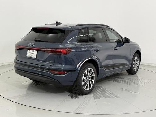 2025 Audi Q6 e-tron Premium quattro