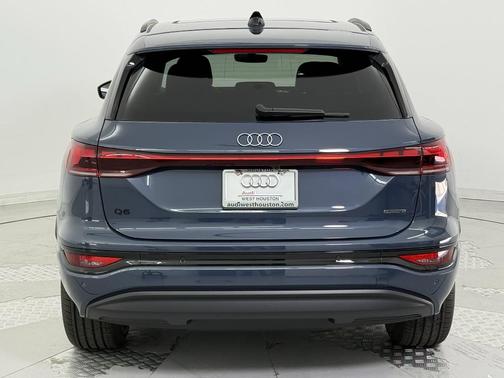 2025 Audi Q6 e-tron Premium quattro