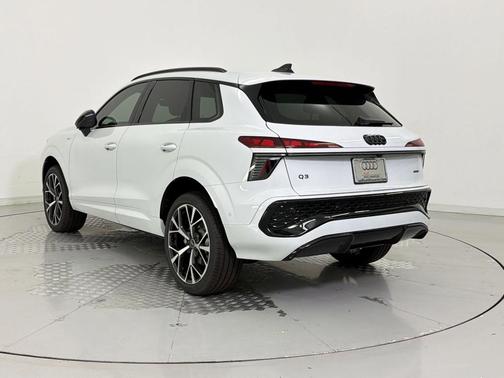 Glacier White Metallic 2026 Audi Q3 TFSI quattro S tronic