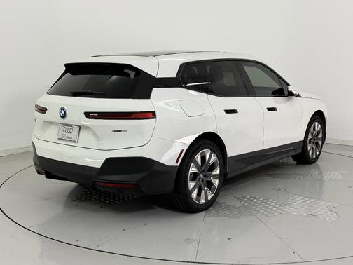 2025 BMW iX xDrive50