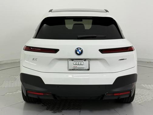 2025 BMW iX xDrive50