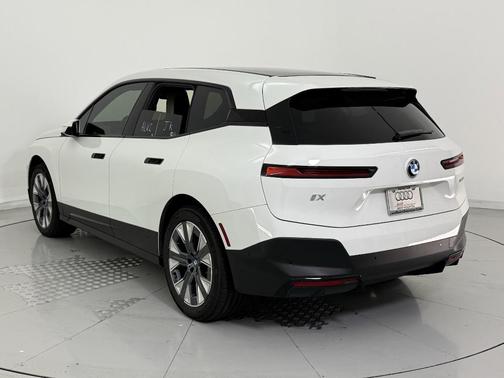 2025 BMW iX xDrive50