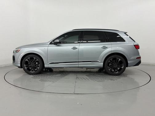 Satellite Silver Metallic 2026 Audi Q7 55 Premium Plus