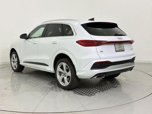 Glacier White Metallic 2026 Audi Q5 Premium Plus TFSI quattro S tronic