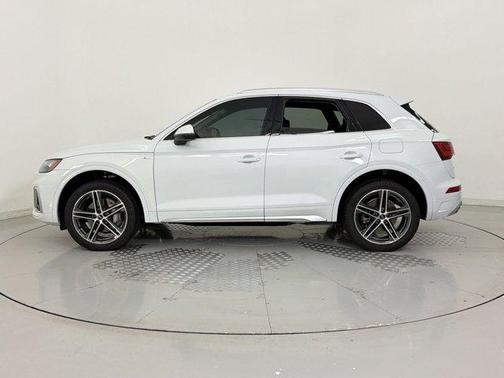 Glacier White Metallic 2024 Audi Q5 55 S line Premium Plus