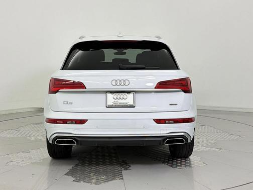 Glacier White Metallic 2024 Audi Q5 55 S line Premium Plus