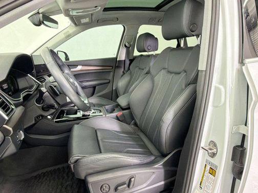 Glacier White Metallic 2024 Audi Q5 55 S line Premium Plus