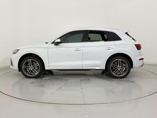 Glacier White Metallic 2024 Audi Q5 55 S line Premium Plus