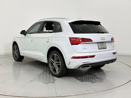 Glacier White Metallic 2024 Audi Q5 55 S line Premium Plus