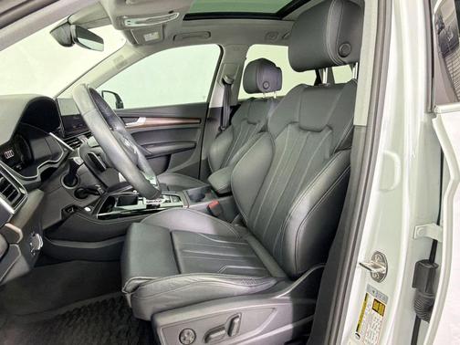 Glacier White Metallic 2024 Audi Q5 55 S line Premium Plus