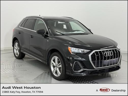 2022 Audi Q3 45 S line Premium