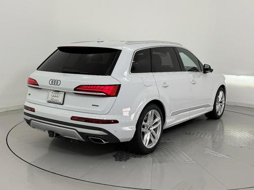 2025 Audi Q7 55 Premium Plus