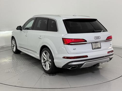 2025 Audi Q7 55 Premium Plus