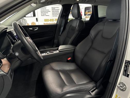 2023 Volvo XC60 B5 Plus Bright Theme