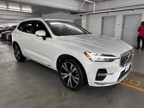 2023 Volvo XC60 B5 Plus Bright Theme
