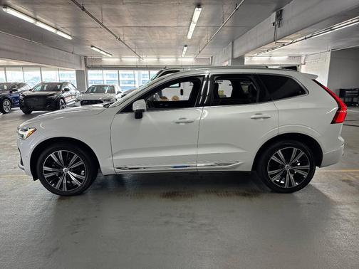 2023 Volvo XC60 B5 Plus Bright Theme