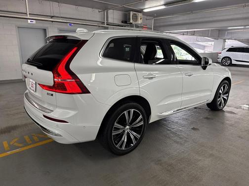 2023 Volvo XC60 B5 Plus Bright Theme