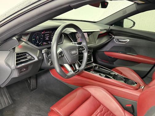 2023 Audi e-tron GT Premium Plus quattro