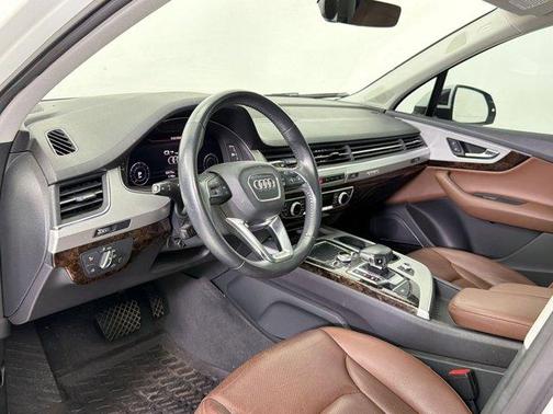 White 2019 Audi Q7 45 Premium Plus
