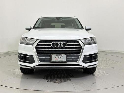 White 2019 Audi Q7 45 Premium Plus