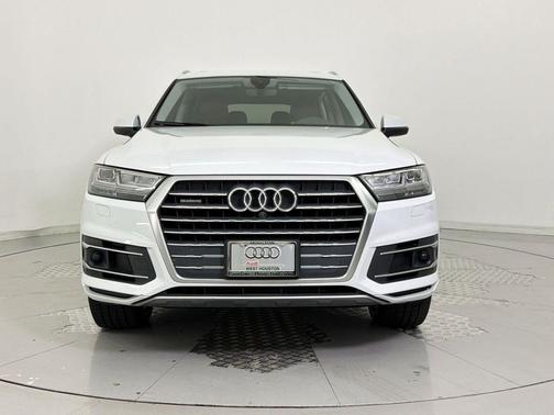 White 2019 Audi Q7 45 Premium Plus