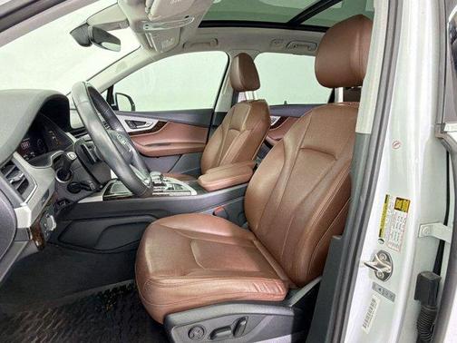 White 2019 Audi Q7 45 Premium Plus