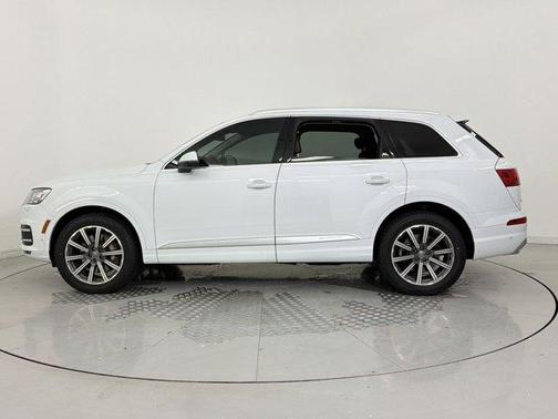 White 2019 Audi Q7 45 Premium Plus