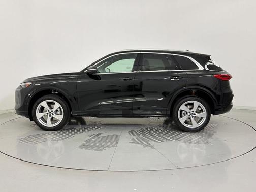 Mythos Black Metallic 2026 Audi Q5 Premium Plus TFSI quattro S tronic