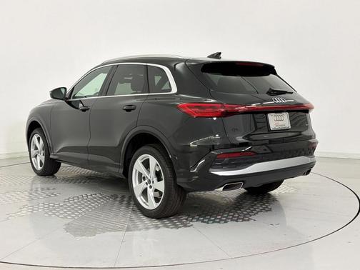 Mythos Black Metallic 2026 Audi Q5 Premium Plus TFSI quattro S tronic