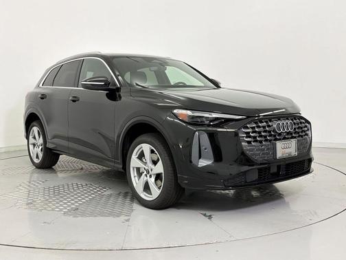 Mythos Black Metallic 2026 Audi Q5 Premium Plus TFSI quattro S tronic