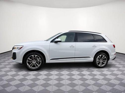Glacier White Metallic 2026 Audi Q7 45 Premium